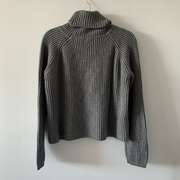 William Rast grey turtle neck sweater size medium - Picture 2 of 2